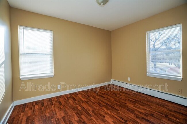 Building Photo - 1443 Nightingale Rd