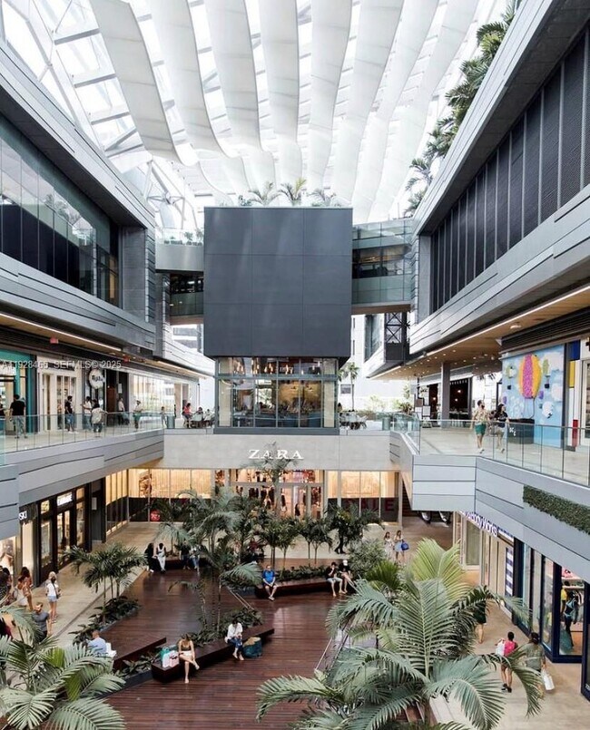 Building Photo - 801 S Miami Ave