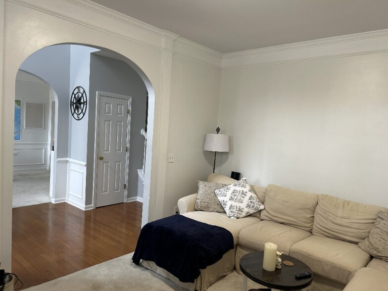 Building Photo - 612 Heathercrest Ct