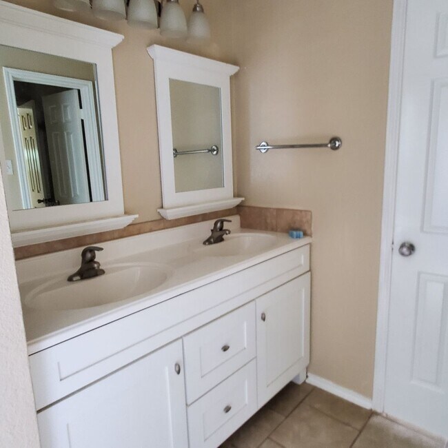 Building Photo - 8686 Ridge Mile, San Antonio, TX. 78239