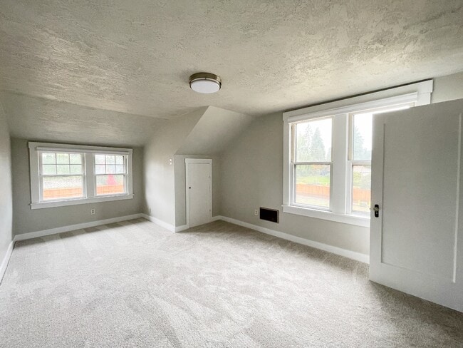 Building Photo - 9905 NE 46th Ct