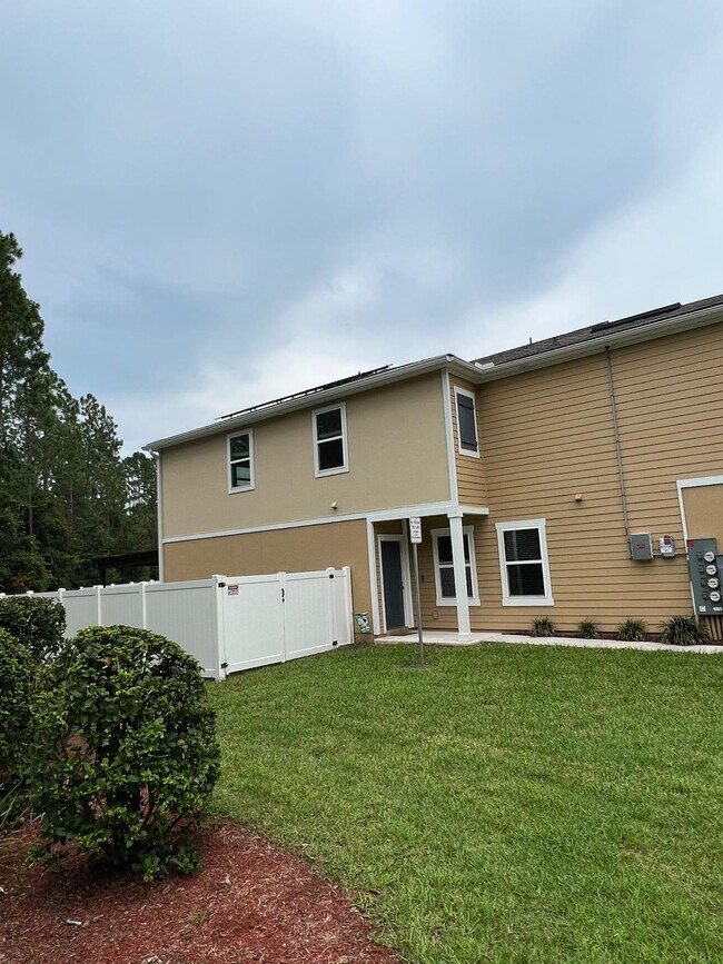 Building Photo - 589 Servia Dr