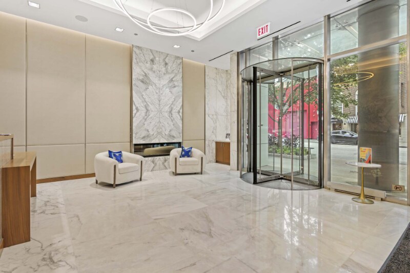 Building Photo - 38 E Huron St