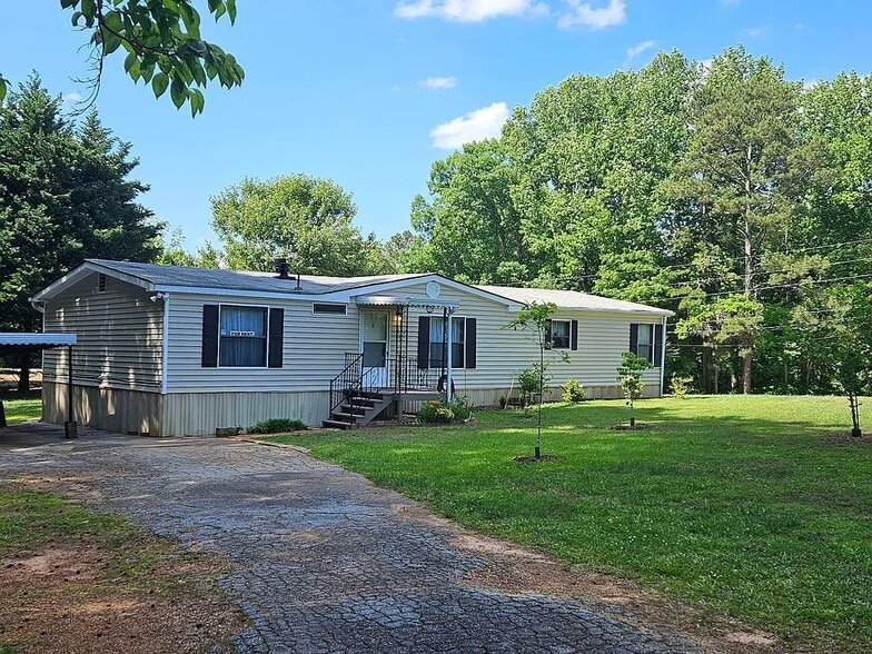 Building Photo - 3366 Shoreland Dr