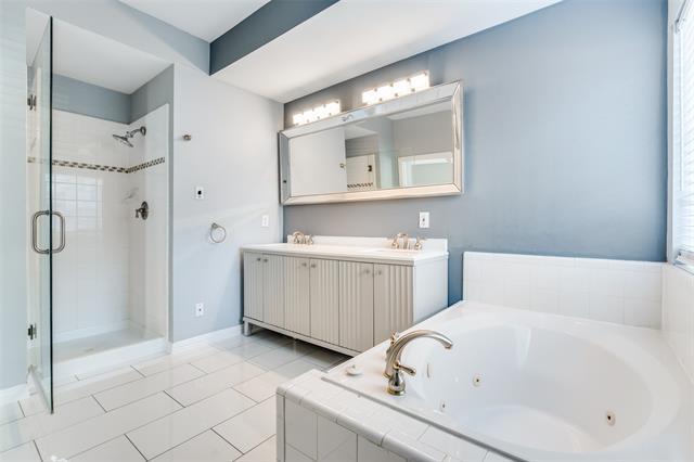 Building Photo - 2655 Lakeforest Ct