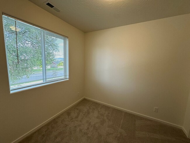 Building Photo - Brand New Post Falls Duplex
