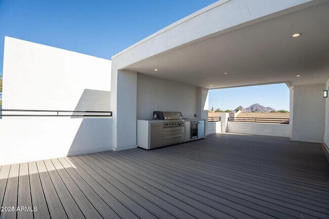 Building Photo - 2130 E Turney Ave