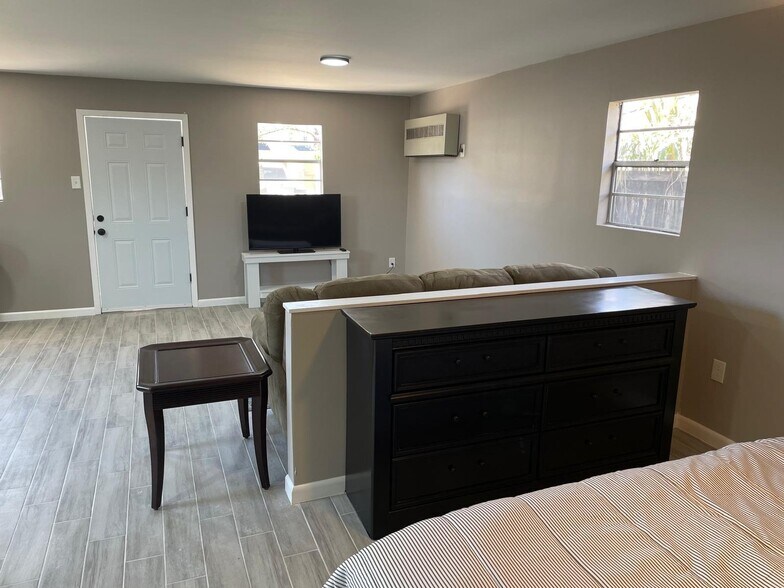 Building Photo - 2664 Danbury Dr