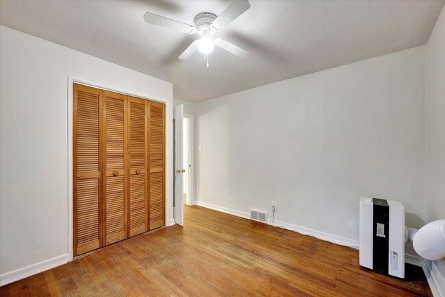 Building Photo - 2 BED / 1 BATH HOUSE NEAR CAMPUS W/ CHARMI...