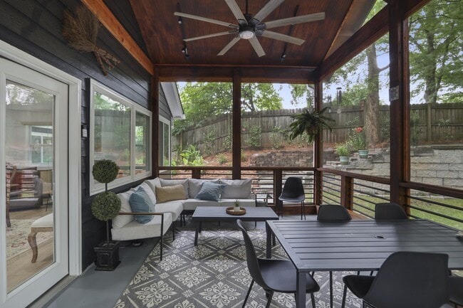 Building Photo - 1315 Normandy Dr NE