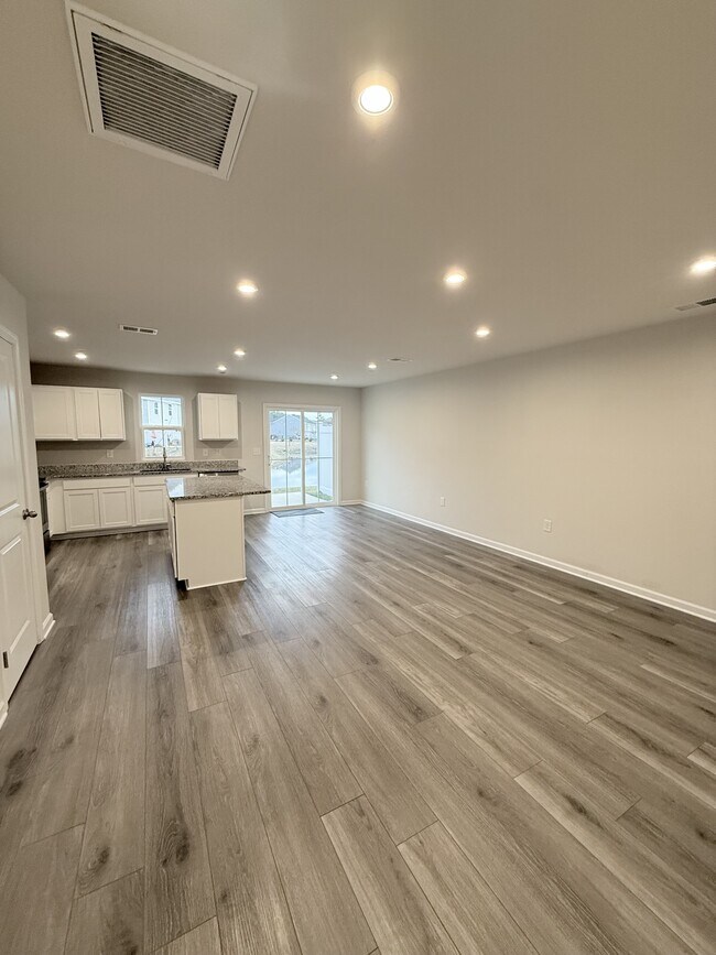 Building Photo - 400 el Camino Dr