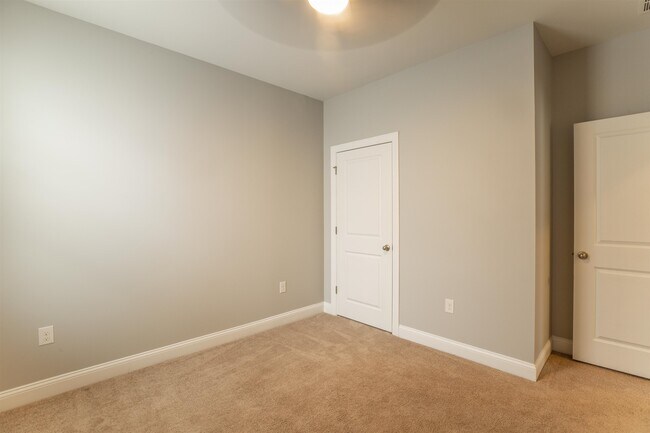 Building Photo - 149 Laurel Hill Pl