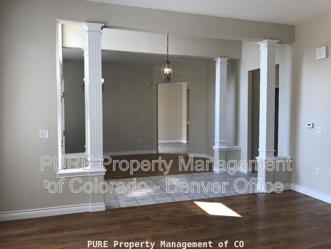 Building Photo - 9201 W Chatfield Pl