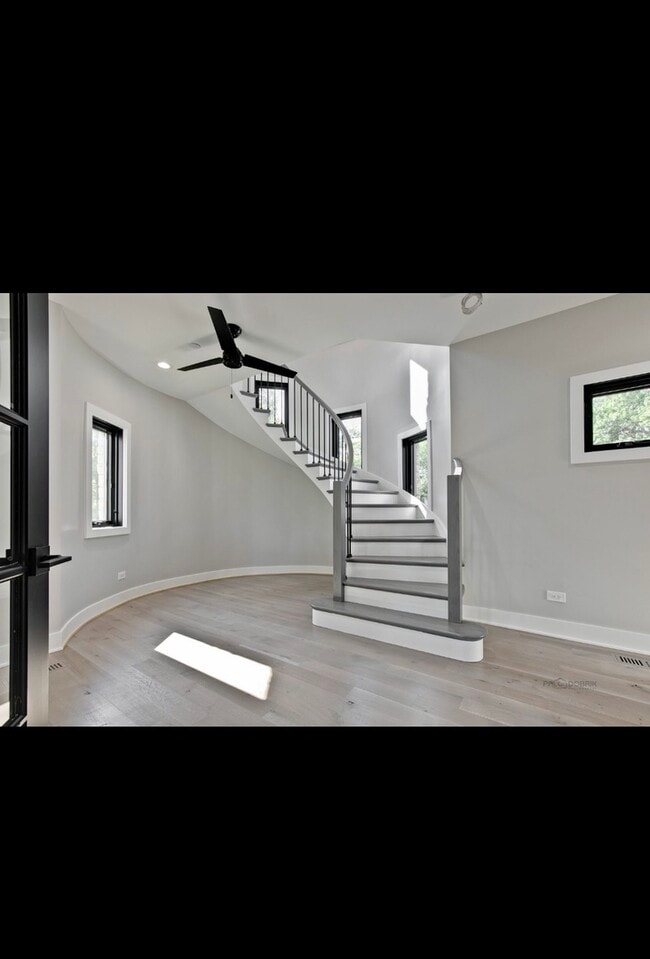 Building Photo - 6447 N Ridge Pl