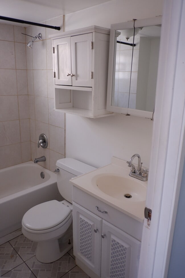 Building Photo - 3525 W Fullerton Ave