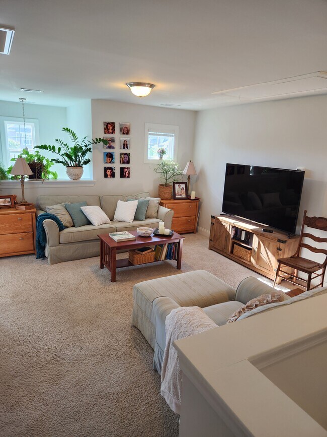 Upstairs Loft - 156 Laurel Hill Pl