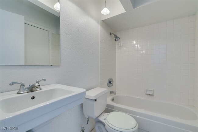 Building Photo - 4012 Grasmere Ave