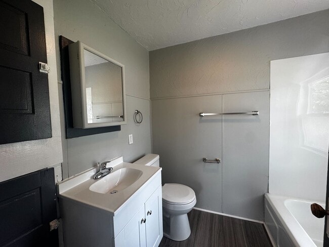 Building Photo - Updated 3BR Plain Township Ranch