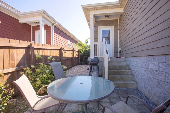 Building Photo - 1123 Frewin St
