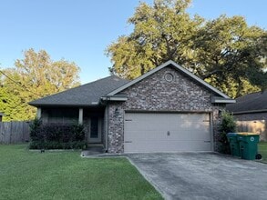 Building Photo - 923 Central Ave