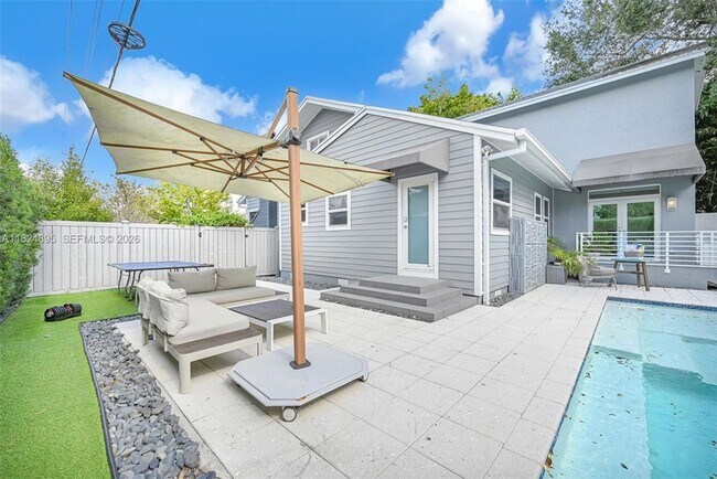 Building Photo - 150 NE 50th St