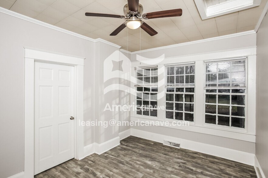 Building Photo - 409 Hampton St