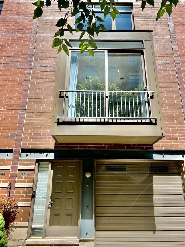 Building Photo - 310 N Clinton St
