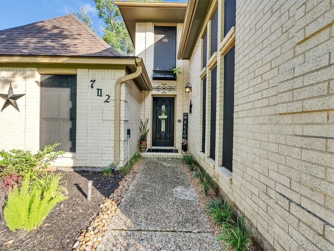 Building Photo - 702 Olde Oaks Dr