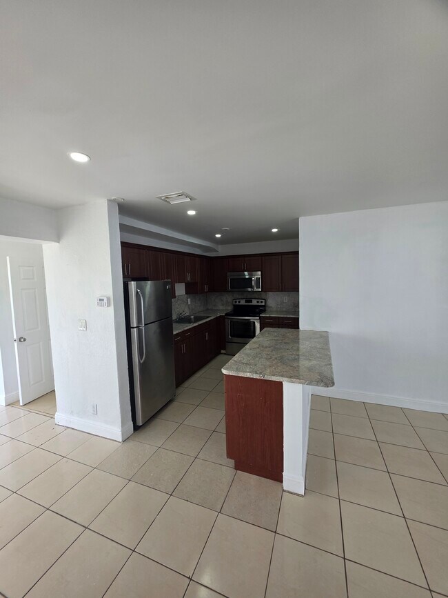 Building Photo - 681 SW 29th Ter