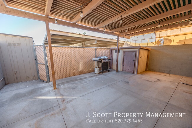 Building Photo - 1618 E Dunbar Dr