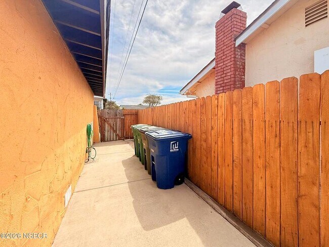 Building Photo - 109 Hercules Ave