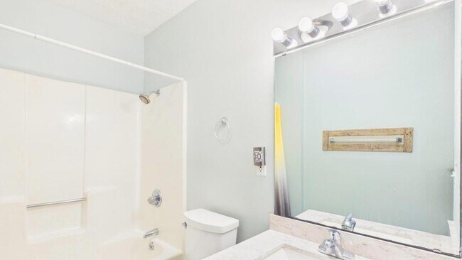 Building Photo - 301 Lullwater Dr