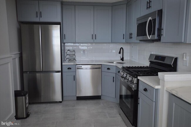 Building Photo - 1030 E Lancaster Ave