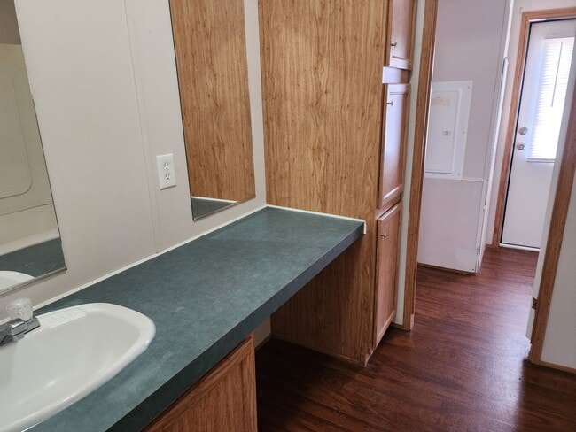 Building Photo - All utilities included!!!