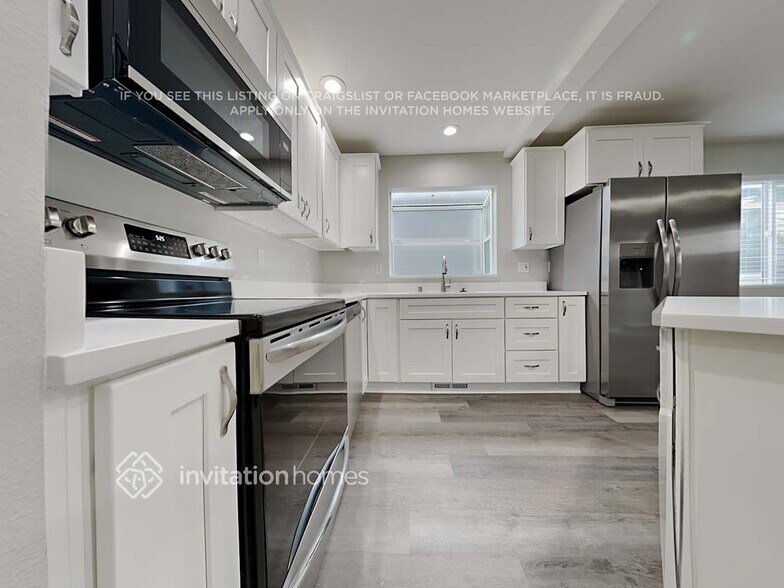 Building Photo - 3632 4th Ave NW