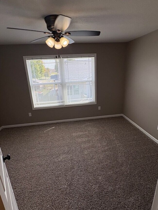 Building Photo - 3 Bedroom / 3 Bath Duplex in Washington