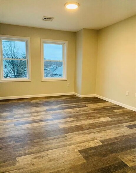 Building Photo - 99 Parnell St