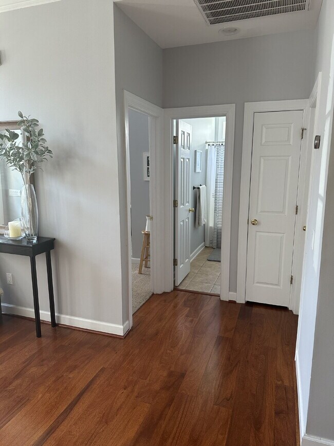 Building Photo - Beautiful 4-Bedroom Home in Desirable Baynard Park! | Hardwood Floors, Corian Countertops & Priva...