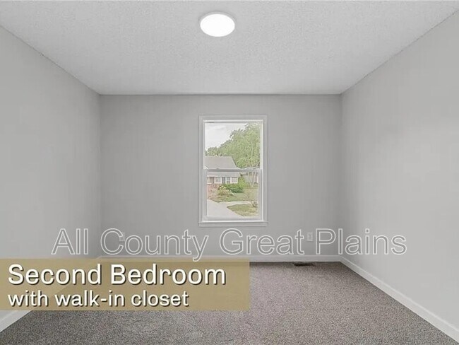 Building Photo - 1917 E Stratford Rd