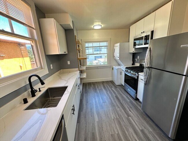 Building Photo - 780 61st St