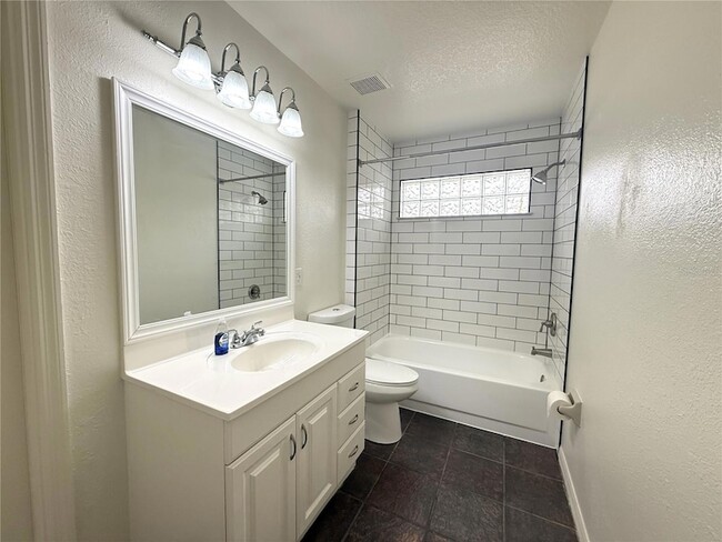 Building Photo - 159 Stillwater Dr