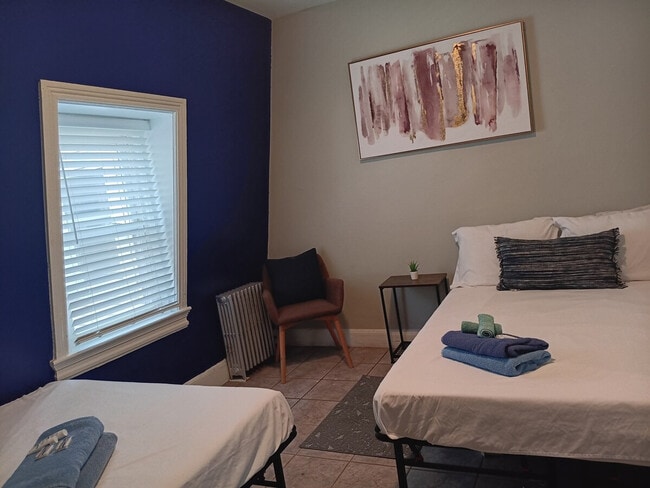 Building Photo - 280 Plainfield St