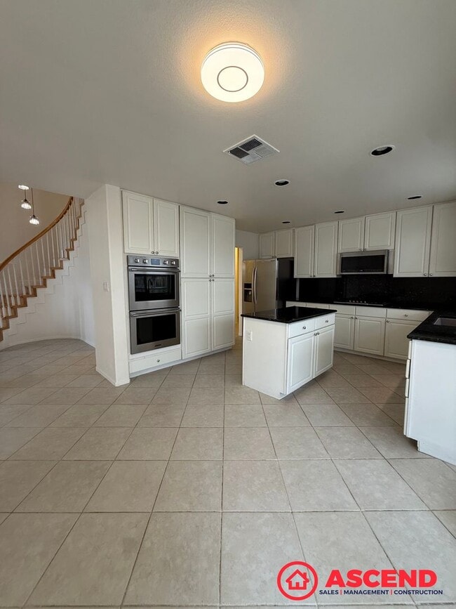 Building Photo - Spacious 4 Bed / 3 Bath Home in Haggin Oaks!