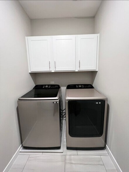 Building Photo - 2134 W Harmont Dr
