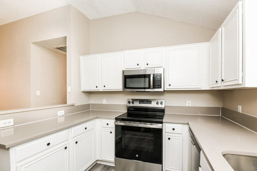 Building Photo - 10509 Shadywood Dr