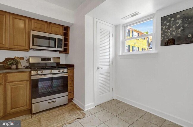 Building Photo - 5934 Mayflower Ct