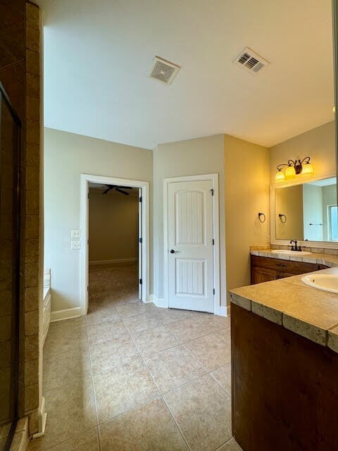 Building Photo - 3704 W Cherokee Rd