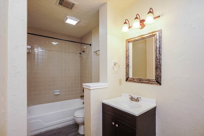 Building Photo - 14635 S Hearthstone Green Dr