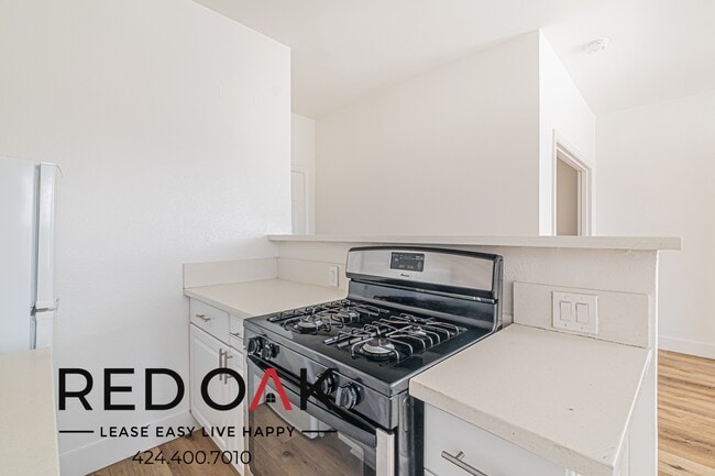 Building Photo - 851 Fedora St