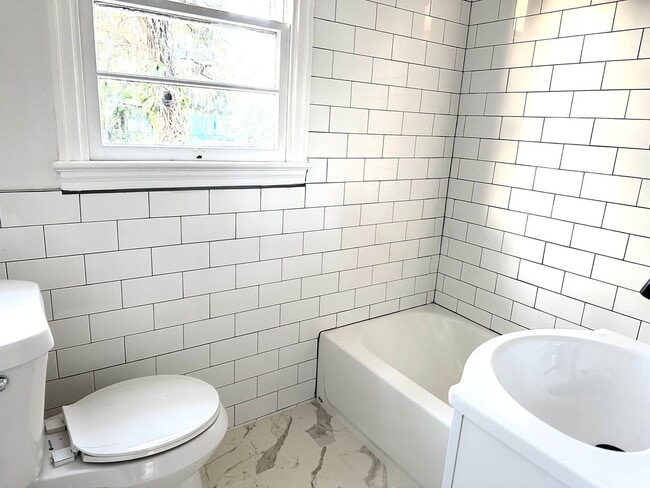 Building Photo - Modern Updated Home in the Milk District- ...
